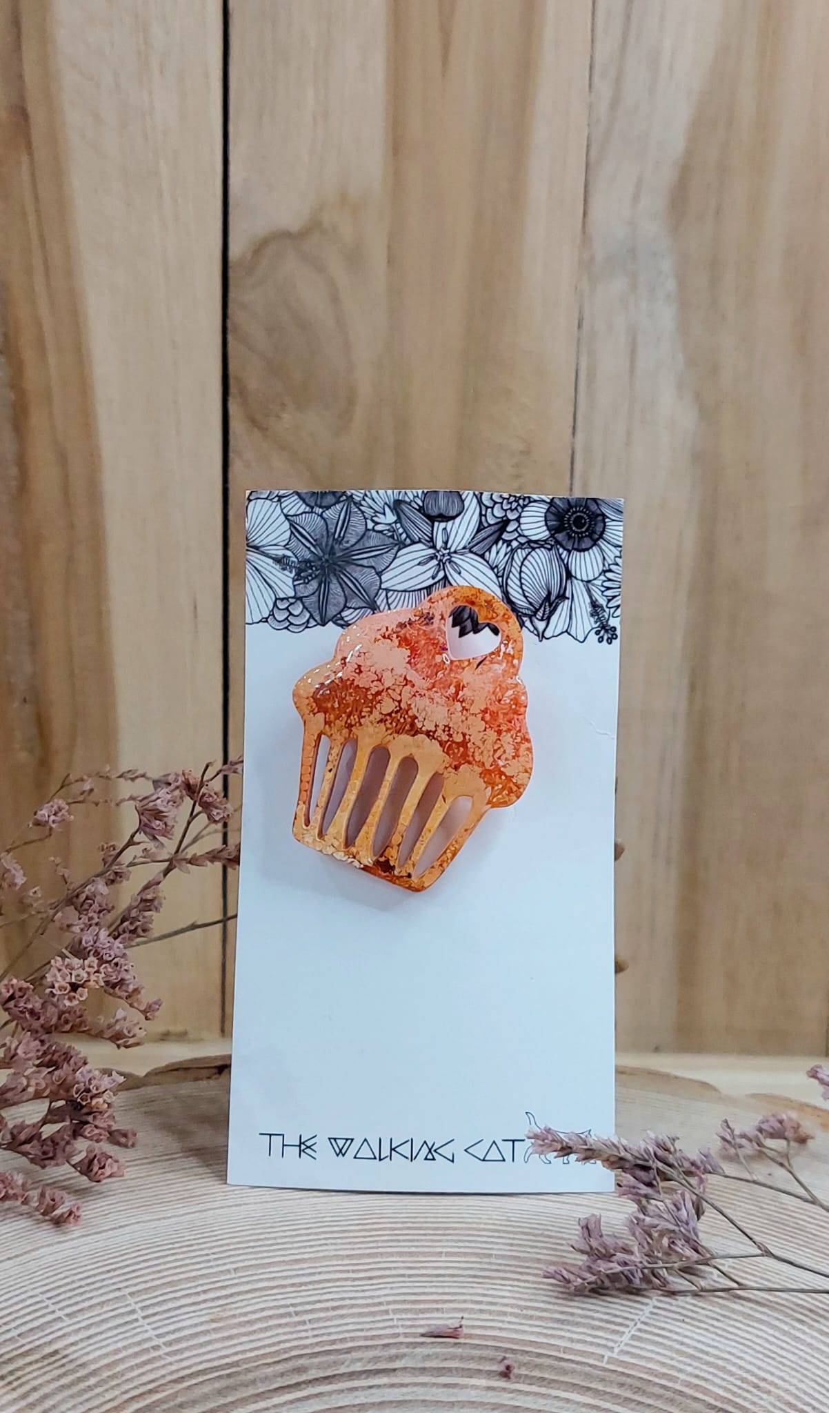 Pomarańczowa broszka w kształcie muffinki
