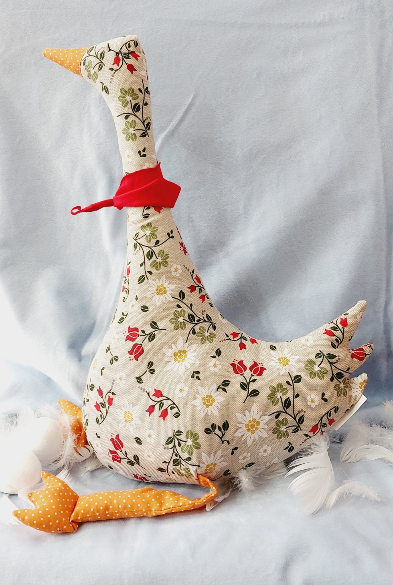 na zdjęciu widać poduszkę w kształcie gąski.